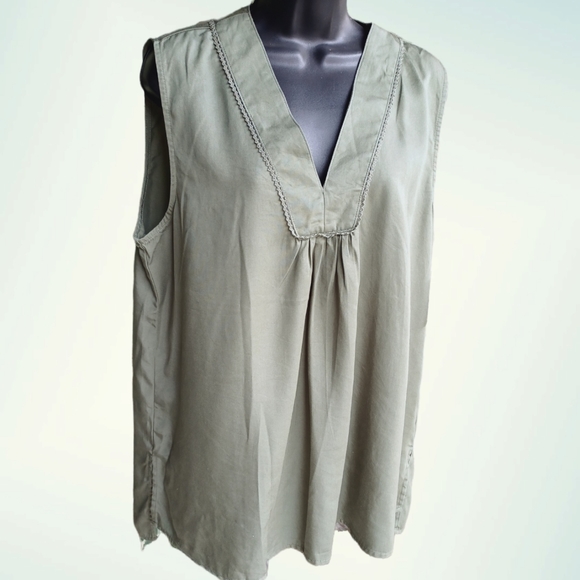 Ellen Tracy Tops - NWT Ellen Tracy Military Green V Neck Top Sz XL